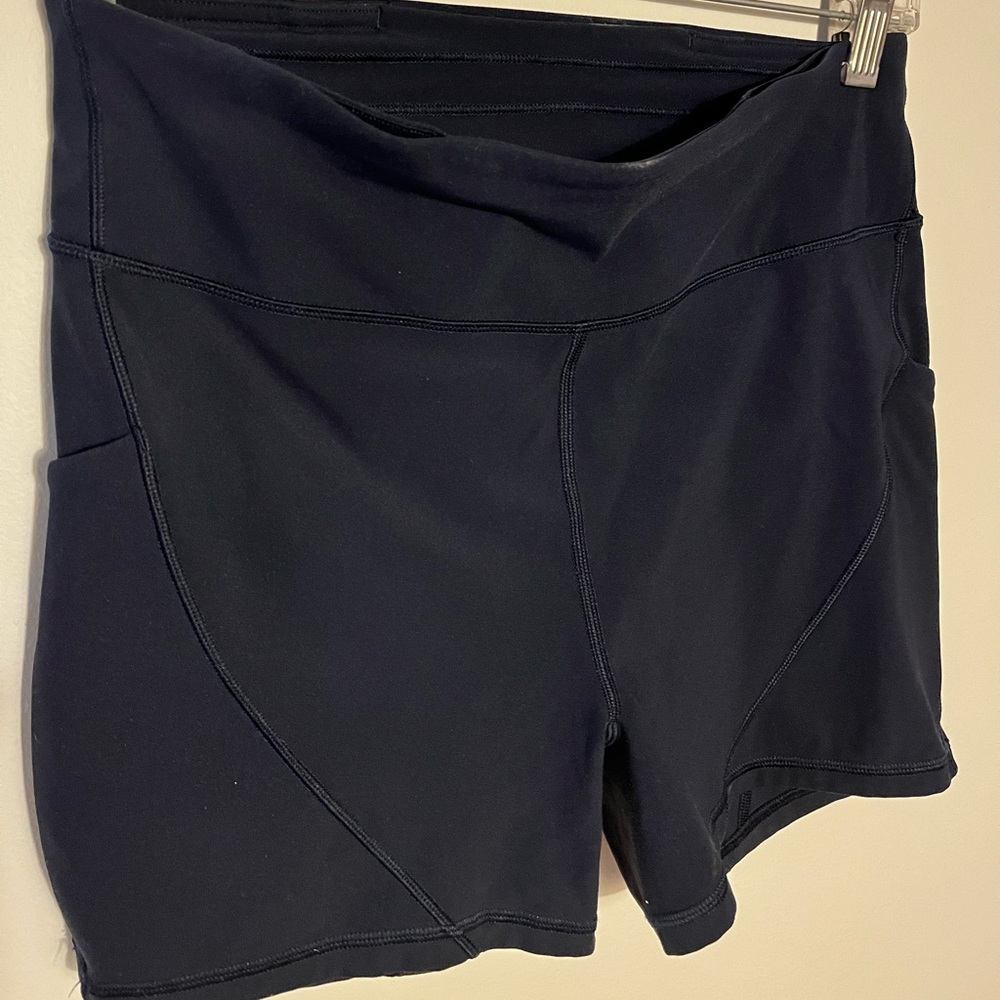Lululemon 3” shorts with pockets!